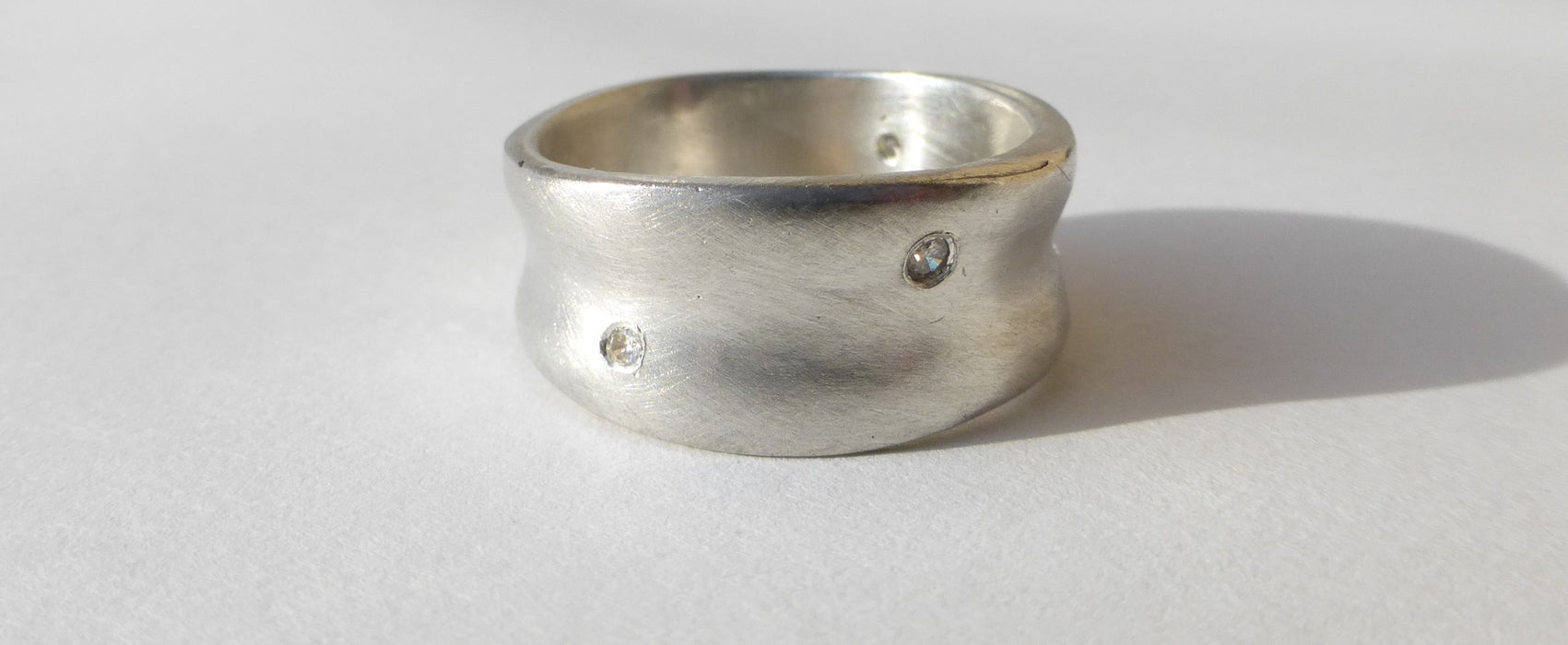 RIVER RING WITH DIAMONDS